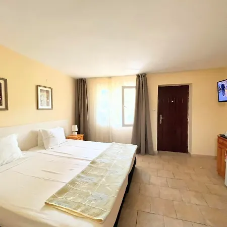 Lotus Family - Free Parking Hotell 3*
