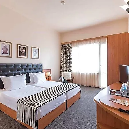 Lotus Family - Free Parking Hotel