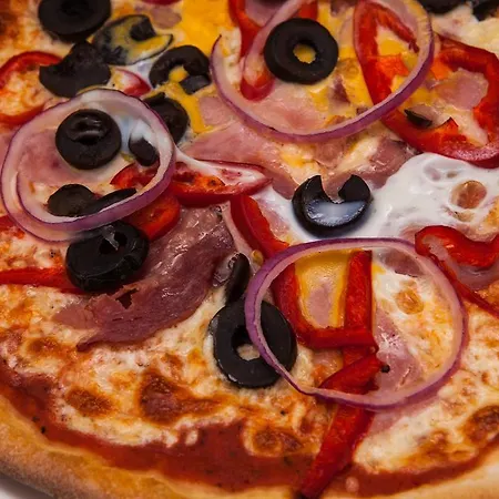 Отель Lotus Family - Free Parking