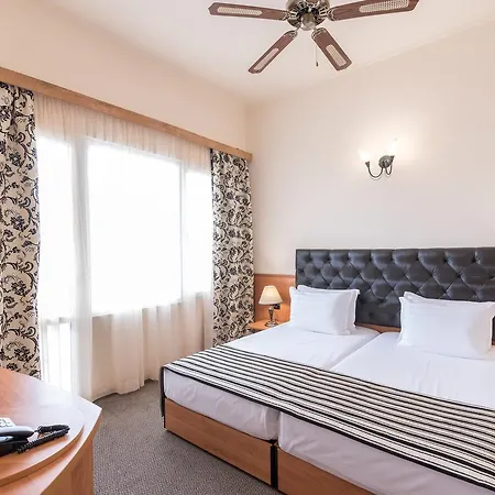 Hotell Lotus Family - Free Parking 3*
