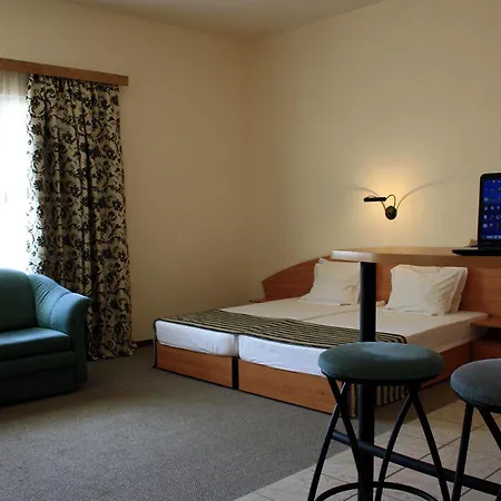 Lotus Family - Free Parking Hotell