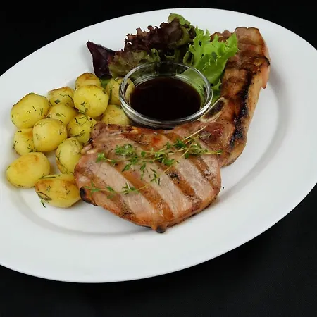 Lotus Family - Free Parking Otel