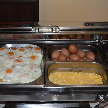 Lotus Family - Free Parking Otel