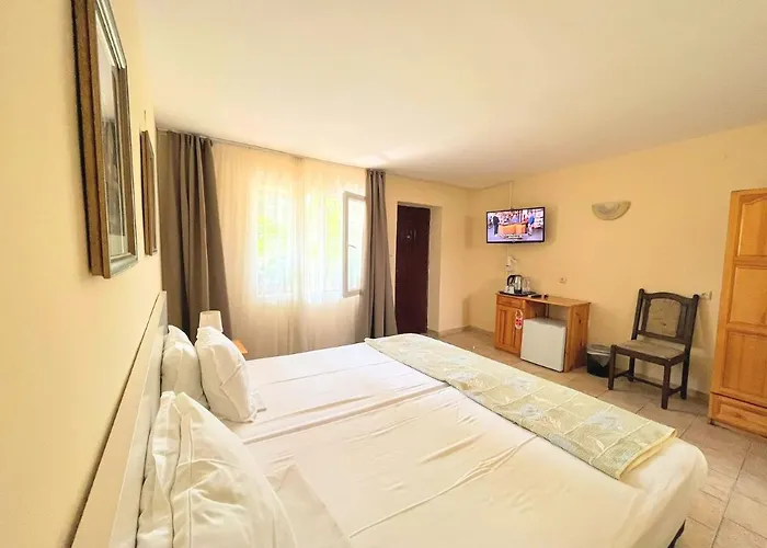 Lotus Family - Free Parking Napospart