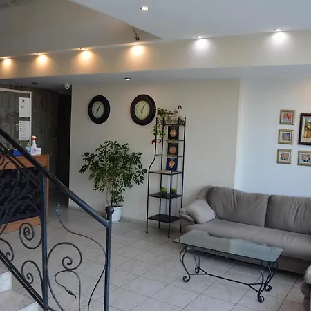 מלון Lotus Family - Free Parking 3*