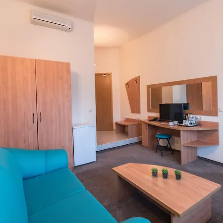 Lotus Family - Free Parking מלון