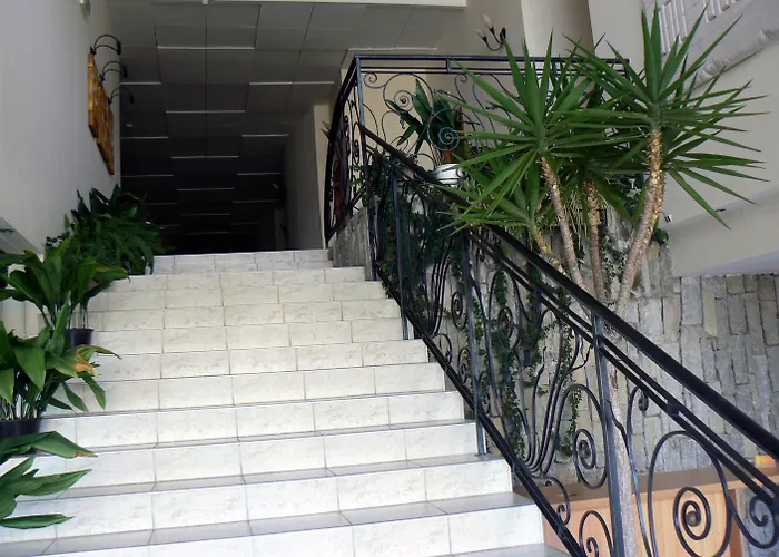 Lotus Family - Free Parking