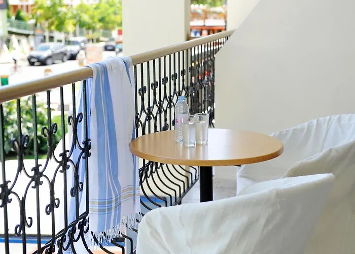 מלון Lotus Family - Free Parking 3*